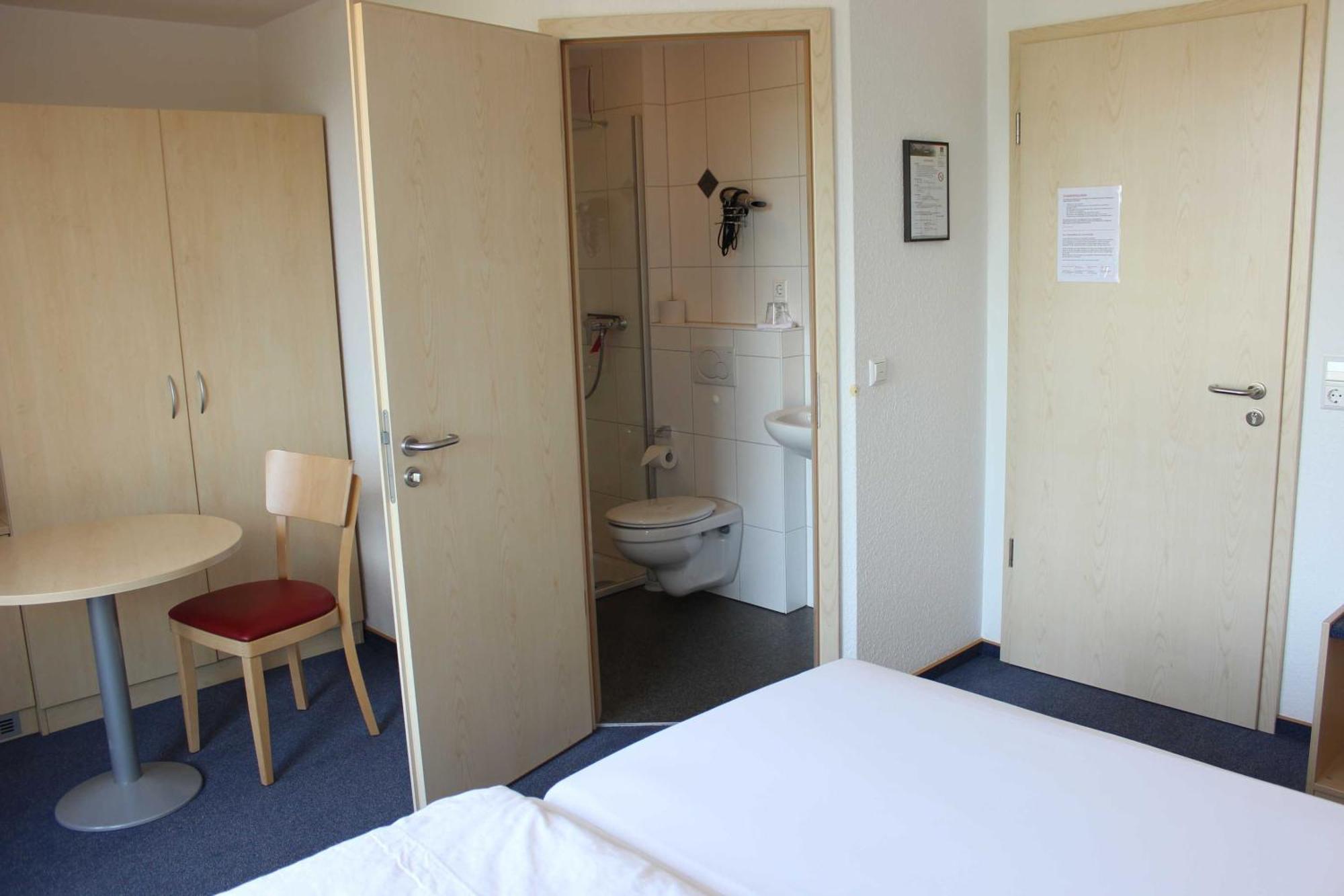 Gaestehaus Zum Wolffenturm Lehrensteinsfeld Habitación foto